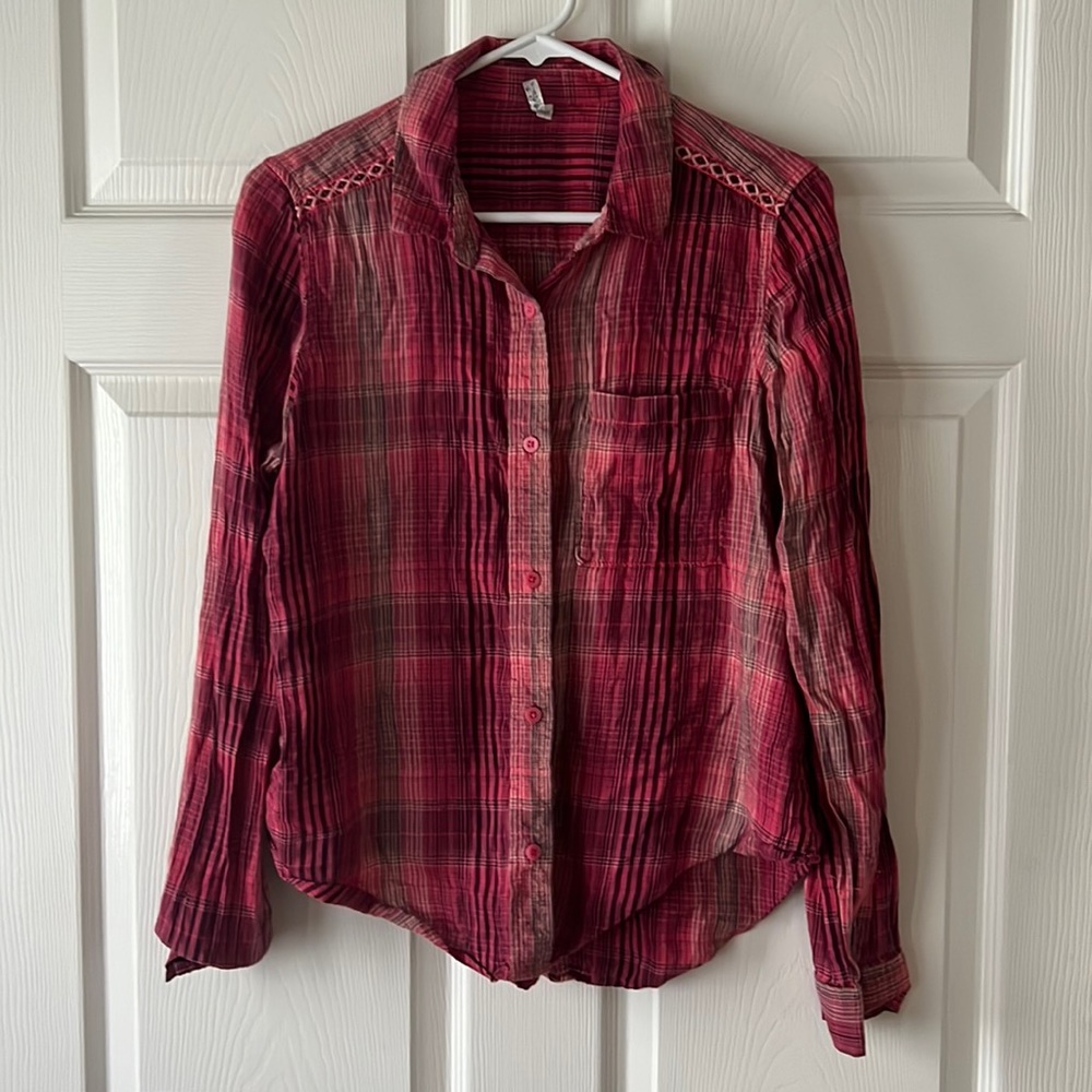Mudd pink & maroon plaid long sleeve button down with western detail, Sz M‎